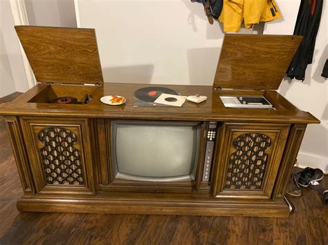Antique vintage television collection repair rca zenith packard bell 25cc50 ctc68 old color console tv sets. Repairing a Vintage Magnavox TV? | ThriftyFun