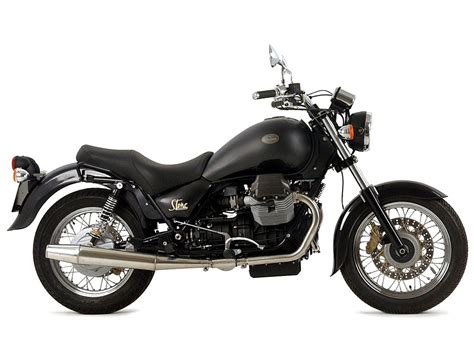 The moto guzzi california 1100ev's shaft drive is convenient, linked front and rear brakes are novel but effective. Moto Guzzi California Stone (2004) - 2ri.de
