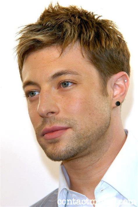He became widely known in 2001 as a member of the boy band blue, and later for playing ryan knight in the british soap opera hollyoaks. Pedaços de mau caminho: Duncan James