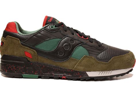 Dubbed the 'cabin fever', it features forest inspired suede, perforated leather and ripstop others, sitting on top of a speckled midsole and rugged rubber outsole. Saucony Shadow 5000 West NYC "Cabin Fever" - 70128-3
