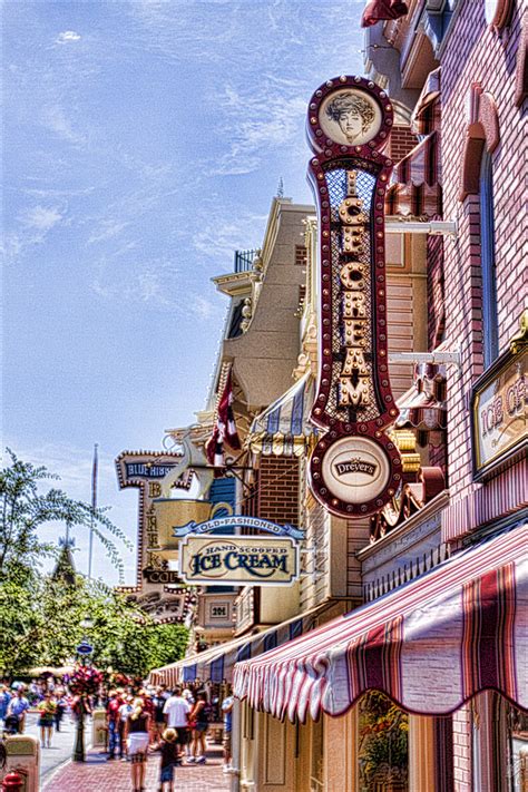 Main Street Usa Main Street Usa Disneyland Resort Anaheim Flickr