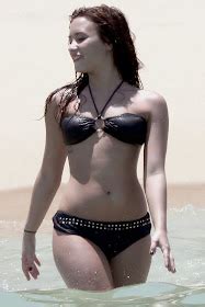 Magazine Expresión Latina Demi Lovato en bikini un colirio para los ojos
