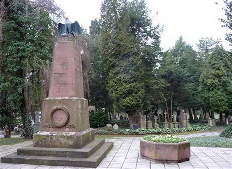 Maybe you would like to learn more about one of these? Saarland-Lese | Der Ehrenfriedhof im Deutsch-Französischen ...