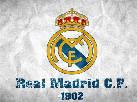 מועדון הכדורגל ריאל מדריד (בספרדית: פרטי החבילה ריאל מדריד - וויאדוליד - שורה ראשונה