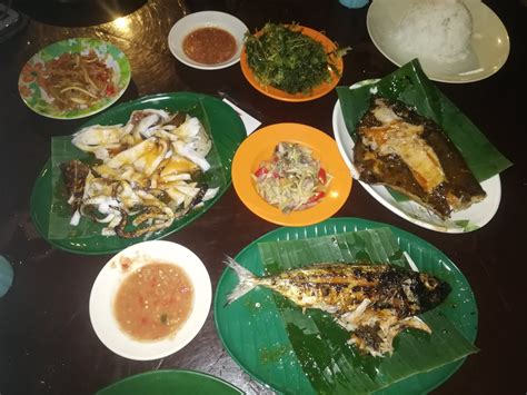 Ikan bakar adalah hidangan ikan yang dibakar atau dipanggang di atas api atau bara api. alialisakreatif by kolin zainal: Kedai Makan IKAN BAKAR ...