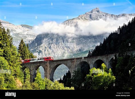 Train Historique Mont Blanc Express Chamonix France Photo Stock Alamy