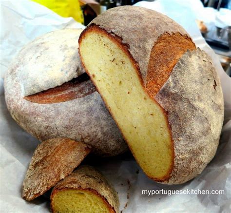It is cooked in an iron pan over an open fire using butter, shortening, or cooking oil. My Portuguese Kitchen: Pao de Milho "Corn Bread"