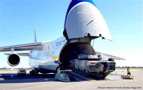 Транспортник мрия, а также пять русланов задействованы в доставке грузов для. Украинский самолет-гигант "Руслан" доставил немецкие ...