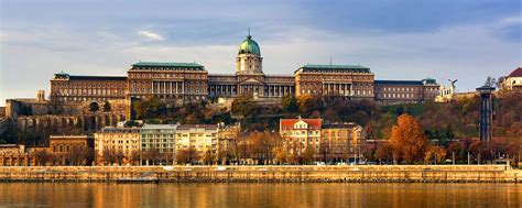 Découvrez 57 459 photos et vidéos de monuments, hôtels et attractions prises par des membres tripadvisor à budapest. Le château royal de Budapest - Hongrie