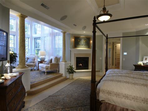 Do you have a large master bedroom with an area of extra space, the kind often referred to as a sitting area? 20 Gorgeous Master Bedrooms with Sitting Areas