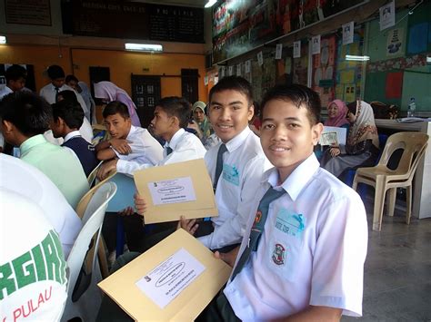 George (m) memiliki 296 pelajar lelaki dan 267 pelajar perempuan. SMK ST GEORGE, 11000 BALIK PULAU, PULAU PINANG: PROGRAM ...