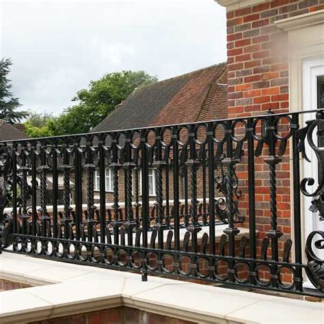 If you want a staircase railing design that stands out but not in a very striking way you don't have to look too far from the basics. front railing design of house front porch railing designs ...