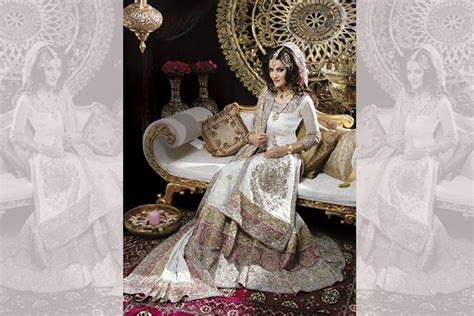 India is a country rich of colours and traditions. Engagement Dresses For Indian Bride: Top 10 Designs Of 2016