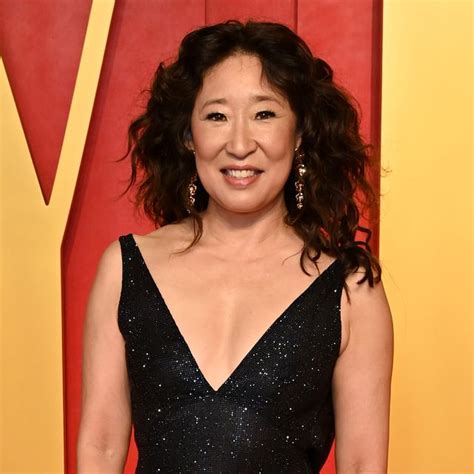 Sandra Oh Wears Sequins At The Oscars