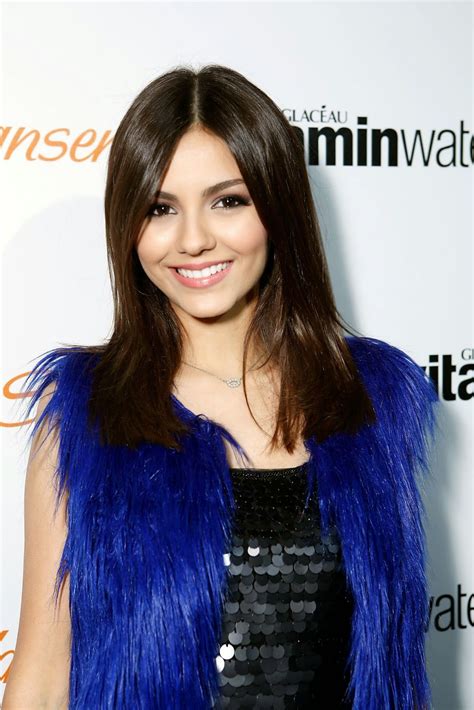 Celebs Galaxy Victoria Justice At Hailee Steinfelds Birthday Party