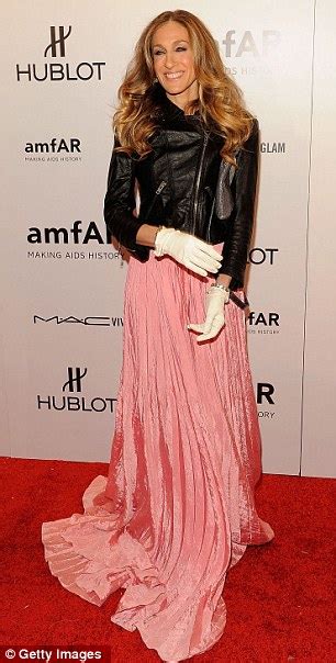 Lindsay Lohan Looks Much Older Than Her Years As Others Stars Go Glam At Amfar Gala Daily Mail