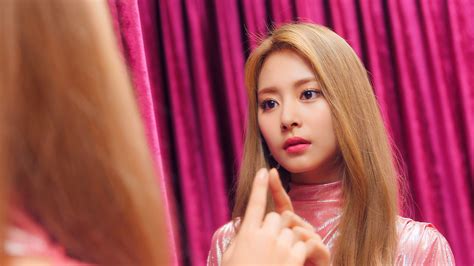Twice Fake Nayeon Momo Extended Play South Korean Girls Korean Girl Groups Fake True