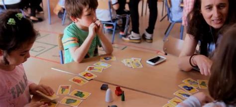 Los valores y capacidades que se ponen en juego en las experiencias lúdicas son muchos. Los juegos de mesa llegan a las aulas, para aprender divirtiéndose