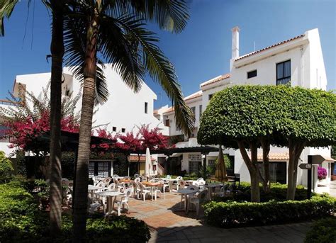 Providing an ideal mix of value, comfort and convenience, it offers a quiet setting with an array of amenities designed for travellers like you. Apartamentos Hg Cristian Sur, Los Cristianos (Tenerife ...