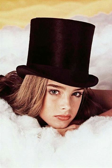 Même le brushing lissé, l'actrice reste sublime. Brooke Shields for the film 'Pretty Baby' in a photo by ...