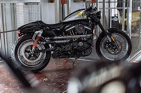 Harley Davidson Roadster Dirombak Jadi Cafe Racer Klasik Nan Menawan