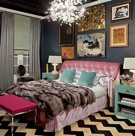 Hollywood regency is all about glitz and glamour. 25 Hollywood Regency Style Bedroom Ideas