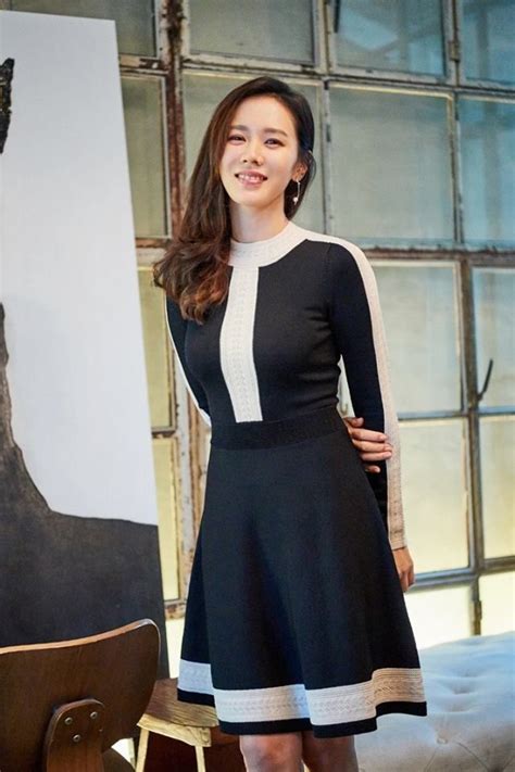 son ye jin [손예진] official group 女性 韓国 美人 女優 美しいアジア人女性