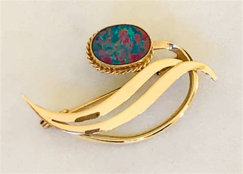Beautiful Vintage 10ct Gold Opal Brooch