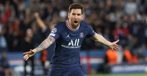 Watch: Lionel Messi scores brilliant goal for PSG during win over Man ...