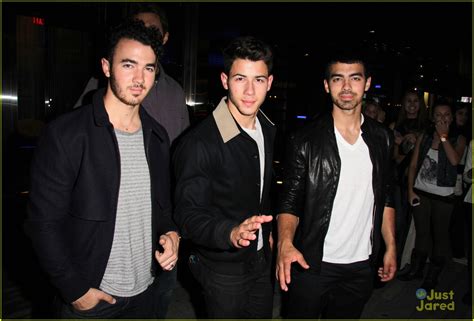 Full Sized Photo Of Jonas Brothers Toronto Fan Friendly 03 Jonas