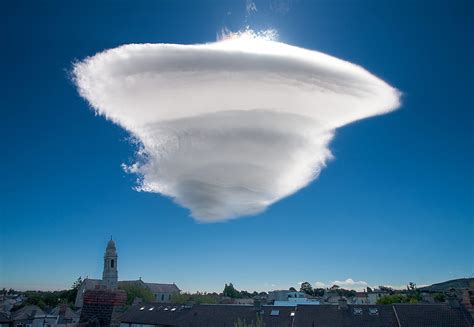 More definitions, origin and scrabble points Lenticular cloud - Wikipedia