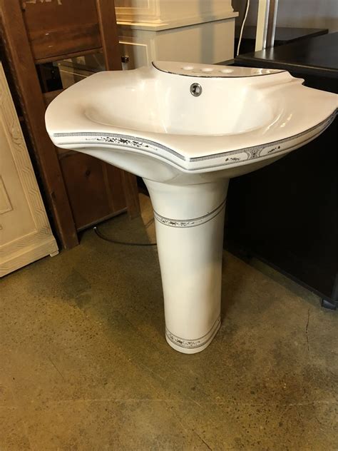 North East Ohio Auctions Elegant Designs Pedestal Sink