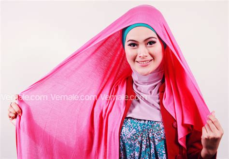 Tutorial hijab pashmina simple yang ke empat adalah tanpa menggunakan ciput ninja. Coba Hijab Pashmina Yuk……… | Be Smart and Behave