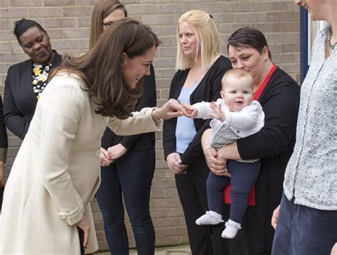 Kate is very smart and observant. When She Greeted This Adorable Little Kid | Pictures of ...
