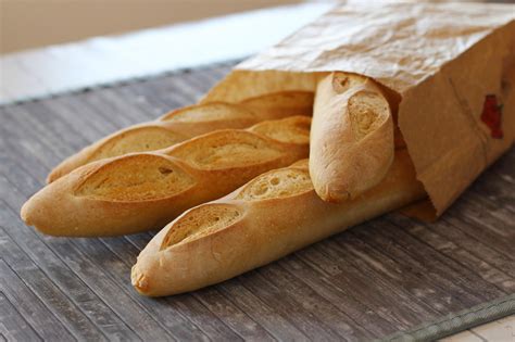 Avete fatto in casa il lievito madre e volete conservarlo correttamente? Ricetta Baguette con lievito madre | Agrodolce