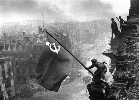 The Soviet Flag Over The Reichstag 1945 Rare Historical Photos