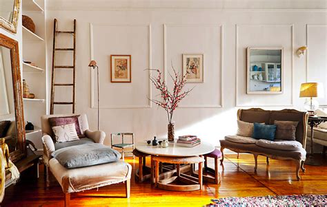Kombinasi antara desain vintage yang tetap trendi dan modern, mampu menyuguhkan nilai estetika tersendiri dengan nilai nostalgia yang tinggi. Eclectic Decor - The Cottage Market