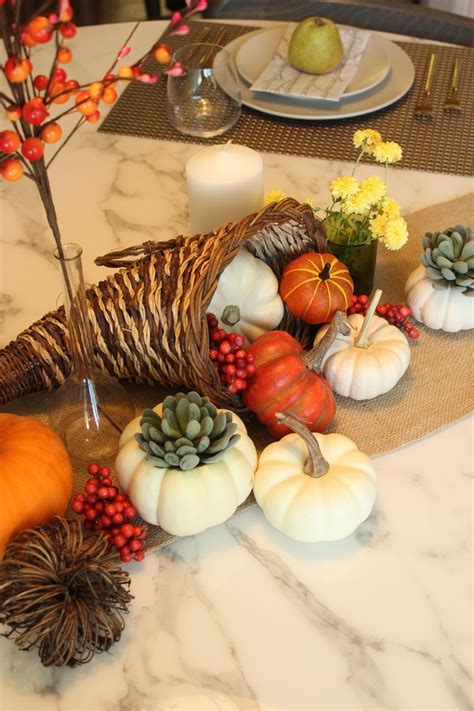 I hope you're inspired by these unique thanksgiving place settings! 12 Modern Thanksgiving Table Setting Ideas
