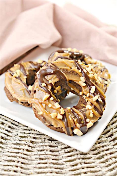 From pumpkin bread,pie, cakes, cupcakes, donuts these keto pumpkin spice scones are easy, delicious, and sure to become your new favorite pumpkin season treat. Keto Donuts - BEST Low Carb Keto Snickers Donut Recipe - Quick and Easy Ketogenic Diet Snickers ...