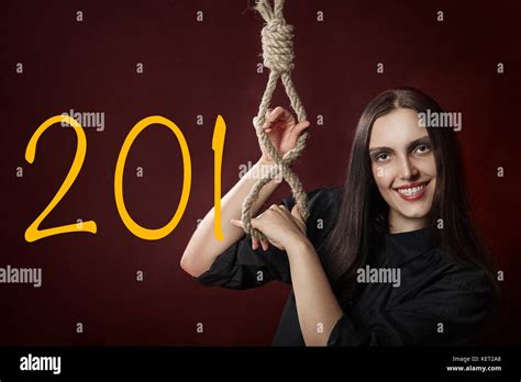 Woman Hanging Noose Fotos Und Bildmaterial In Hoher Auflösung Alamy