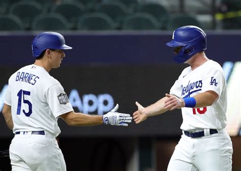 Dodgers News Dave Roberts Doesnt View Austin Barnes As Backup To Will
