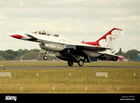 F 16d Falcon Usaf Thunderbirds Display Team Stock Photo Alamy