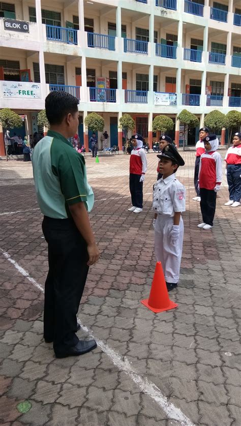 Selamat datang ke web badan beruniform pengakap…semoga ilmu ini bermanfaat untuk semua !!!! Sekolah Kebangsaan Taman Putra Perdana: Pertandingan Kawad ...
