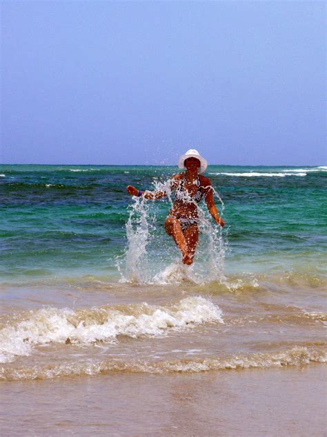 Fotos gratis playa mar costa arena Oceano niña apuntalar ola verano vacaciones