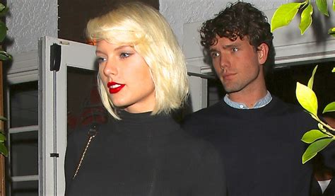 Taylor Swift Shows Off Legs For Days At Dinner With Austin Austin