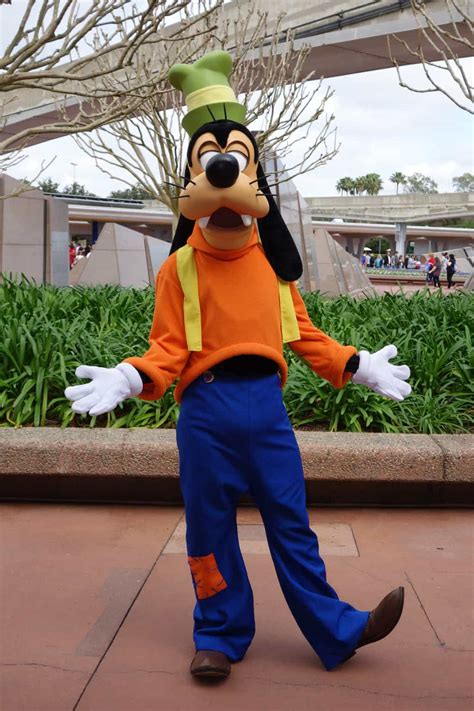 Goofy is an iconic disney character created by art babbitt and frank webb in 1932. Goofy - KennythePirate.com