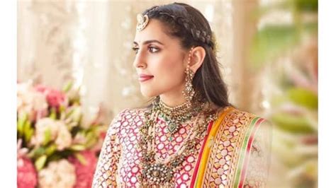 Isha Ambanis Sister In Law Shloka Mehta Looks Stunning In Unseen Pics From Her Haldi