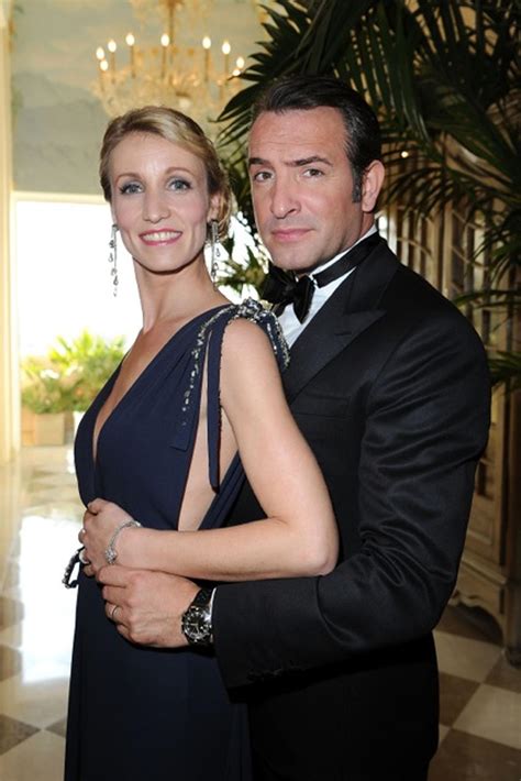 A l'affût du moindre signe, certains journalistes sont allés jusqu'à affirmer que l'acteur oscarisé était en pleine dépression. Jaeger-LeCoultre Jean DuJardin Alexandra Lamy Oscars