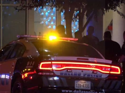 Dallas Cop Walks Into Wrong Apartment Kills Man Inside
