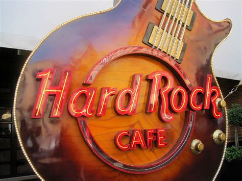 Hard rock cafe phuket doesn't need to be introduced anymore but when it arrived in patong beach a few years back, it was a pretty big deal. Le Hard Rock Café Londres